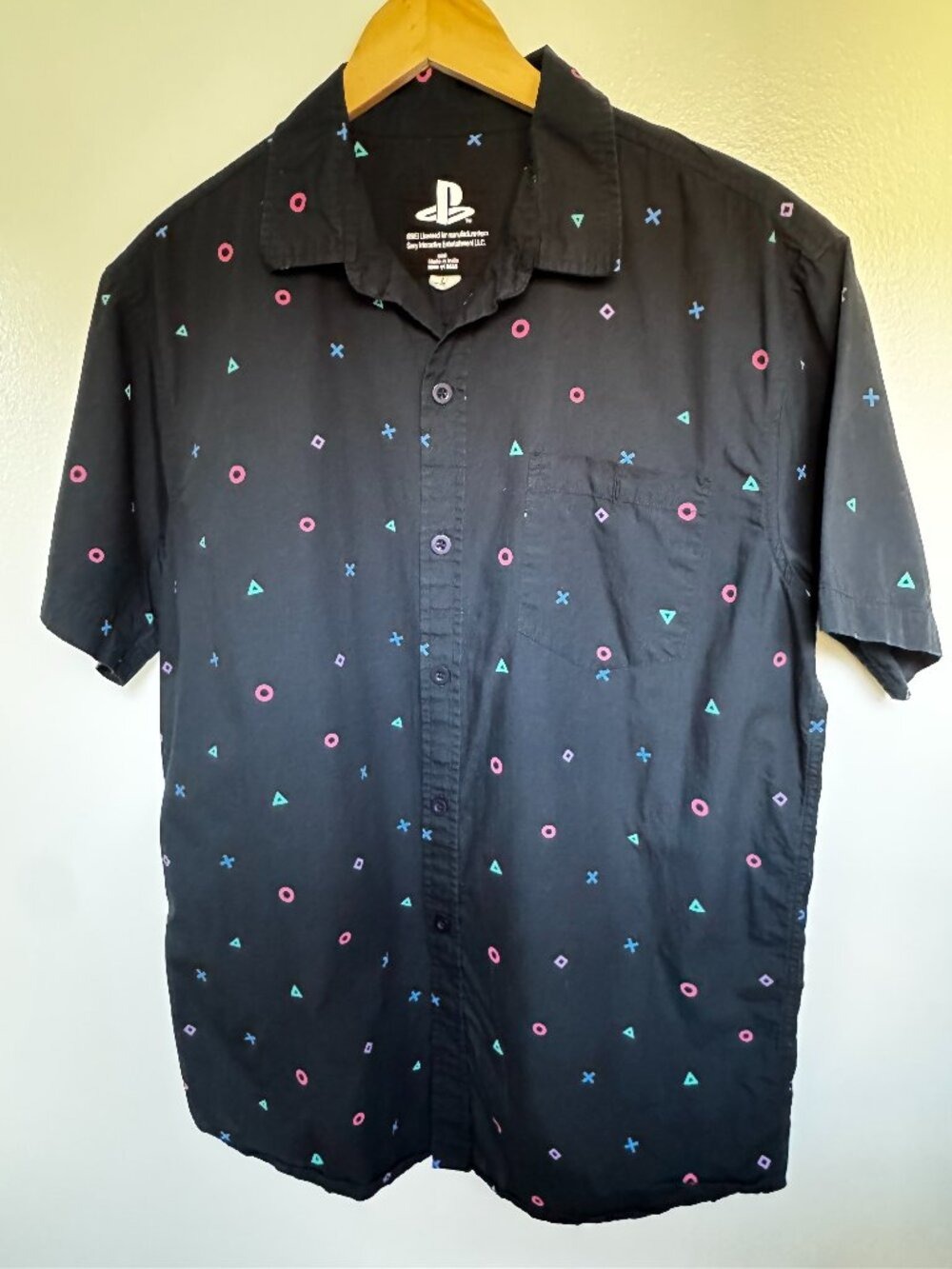 Sony PlayStation Men’s Large Black Button-Up Shirt 2018 Allover Symbols Gamer